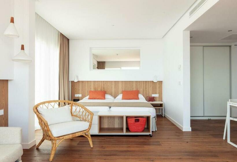 Студио Deluxe Вид на Море, Aparthotel Ponent Mar