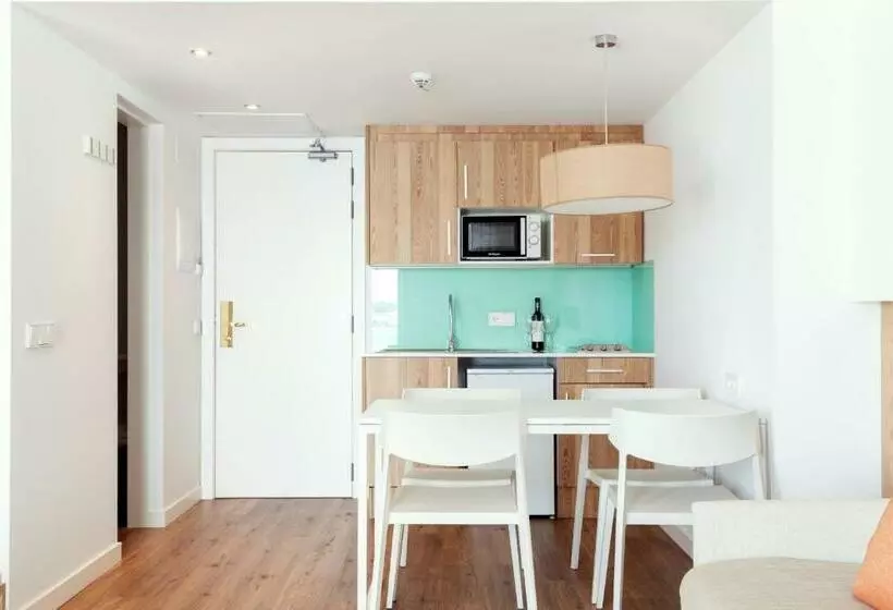 1 Schlafzimmer Deluxe Apartment Meerblick, Aparthotel Ponent Mar