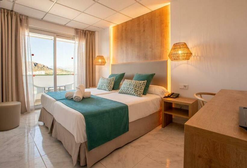 Номер Deluxe Вид на Море Боковой, Bahía De Alcudia Hotel & Spa