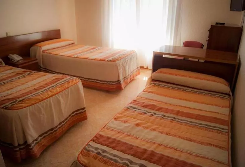 Basic Kolmen Hengen Huone, Hostal Hermanos Gutierrez