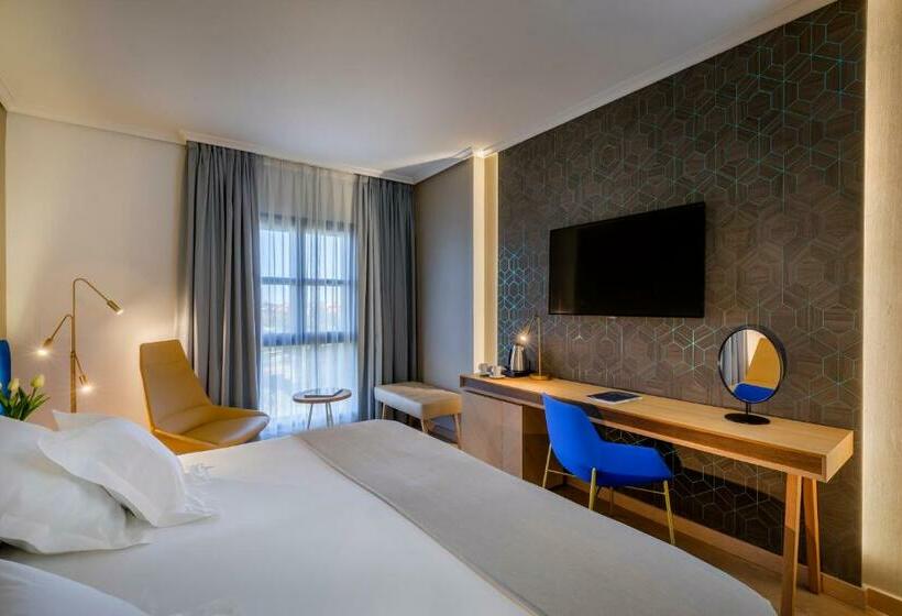 اتاق خانوادگی, Barcelo  Caceres V Centenario