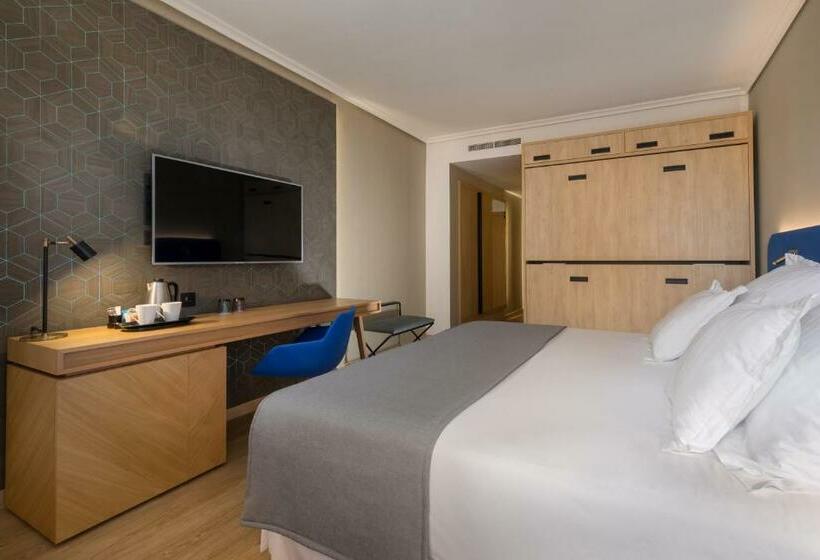 اتاق خانوادگی با تختخواب سفری, Barcelo  Caceres V Centenario