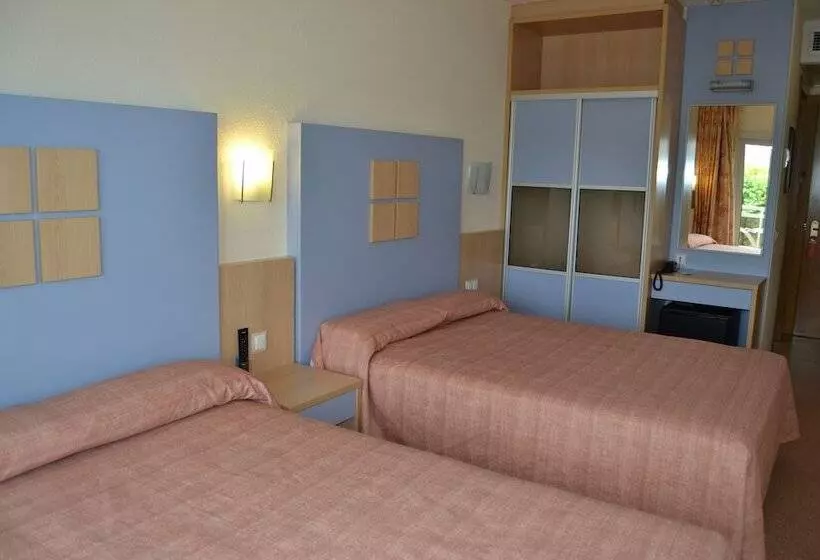 スタンダード４人部屋, Caprici Beach Hotel & Spa