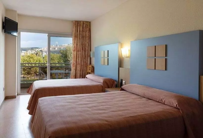 スタンダード４人部屋, Caprici Beach Hotel & Spa