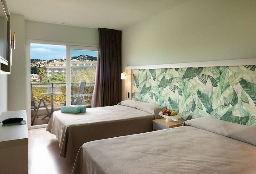 프레스티지 트리플 룸, Caprici Beach Hotel & Spa