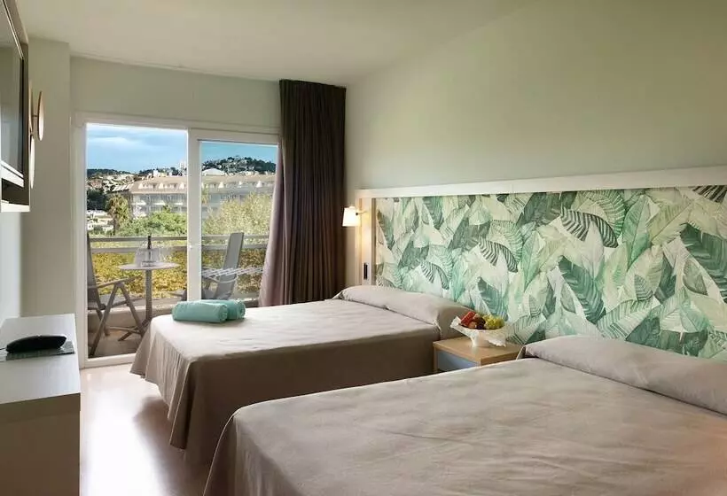 プレステージトリプルルーム, Caprici Beach Hotel & Spa