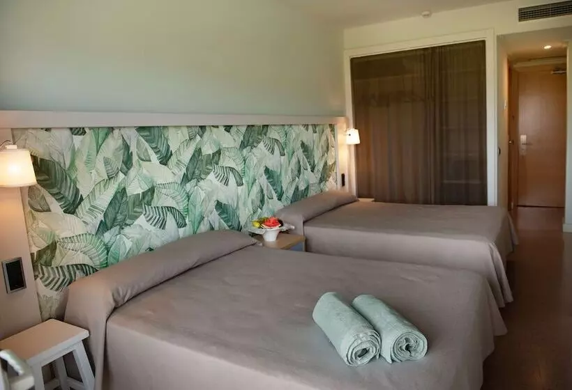 スタンダード４人部屋, Caprici Beach Hotel & Spa