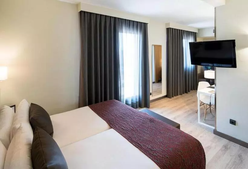 Premium room with terrace, Catalonia Castellnou
