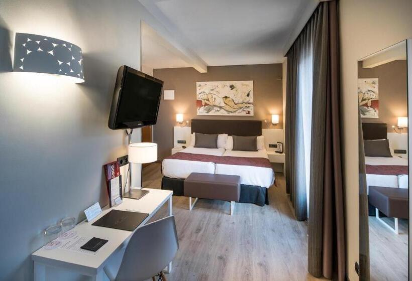 Premium room with terrace, Catalonia Castellnou