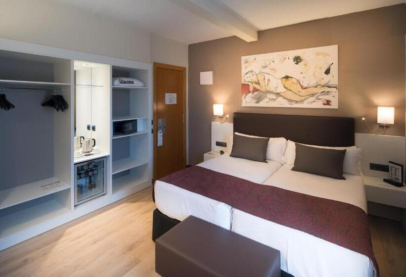 Premium room with terrace, Catalonia Castellnou