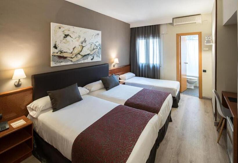 חדר סטנדרט לשלושה, Catalonia Castellnou