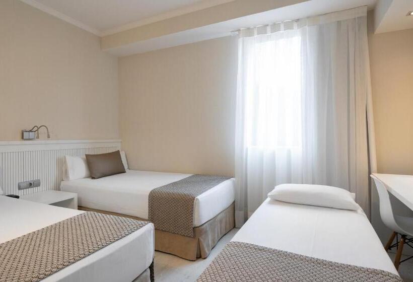 Номер Стандарт Трехместный, Catalonia Roma