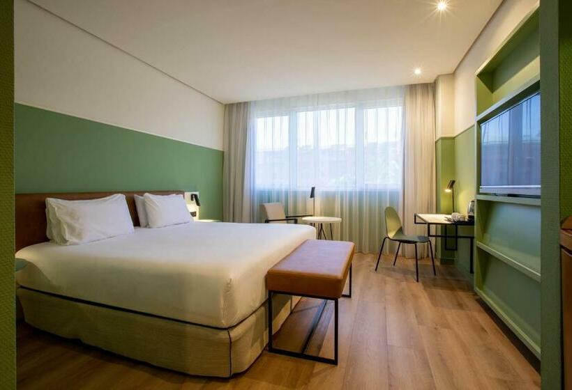 اتاق استاندارد سه نفره, Eurostars Acteon