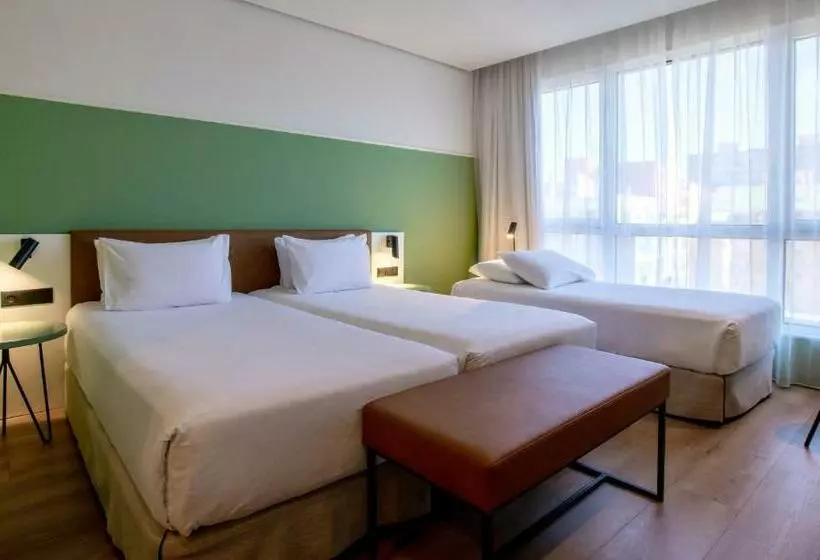 اتاق استاندارد سه نفره, Eurostars Acteon