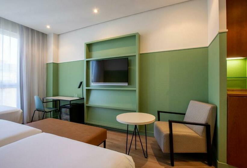 اتاق استاندارد سه نفره, Eurostars Acteon