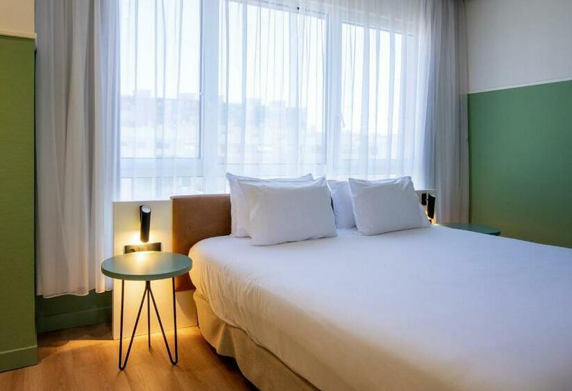 اتاق استاندارد سه نفره, Eurostars Acteon