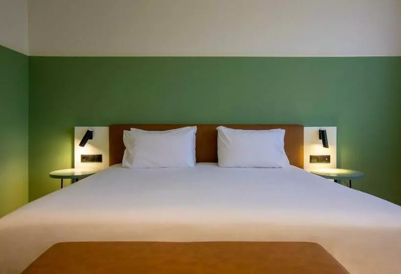 اتاق استاندارد سه نفره, Eurostars Acteon