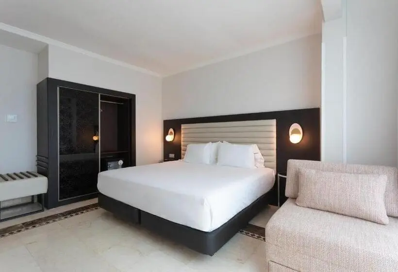 اتاق استاندارد سه نفره, Eurostars Cristal Palace
