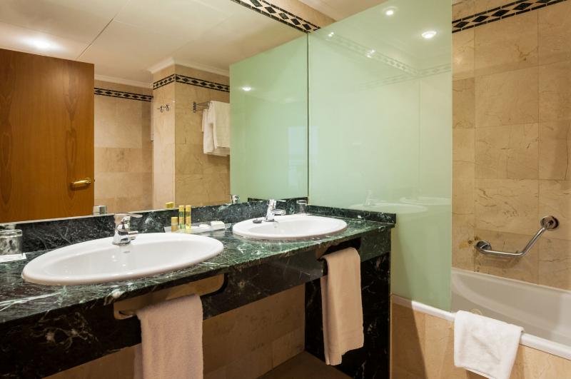 Quarto Basic, Exe Cristal Palace