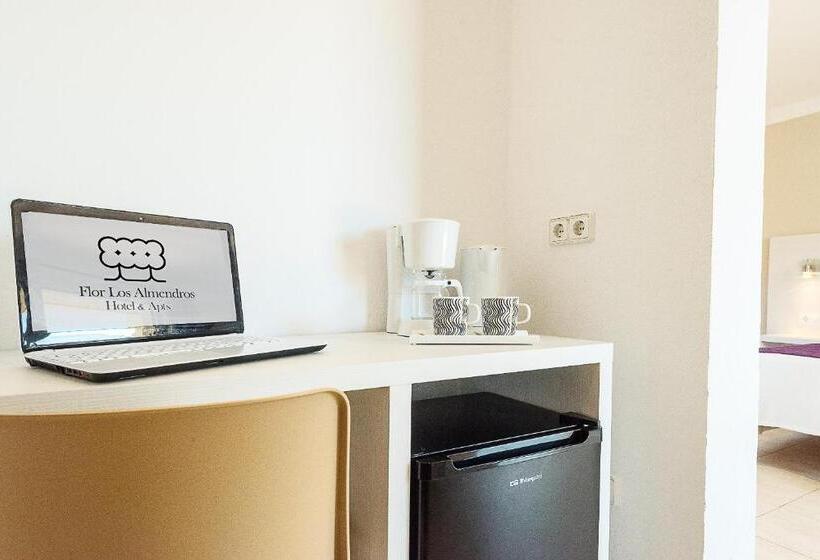 اتاق استاندارد با بالکن و چشمانداز دریا, Flor Los Almendros