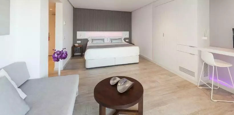 اتاق خانوادگی, Garbi Ibiza & Spa