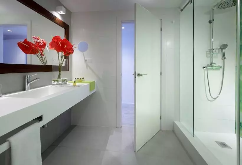 اتاق خانوادگی, Garbi Ibiza & Spa