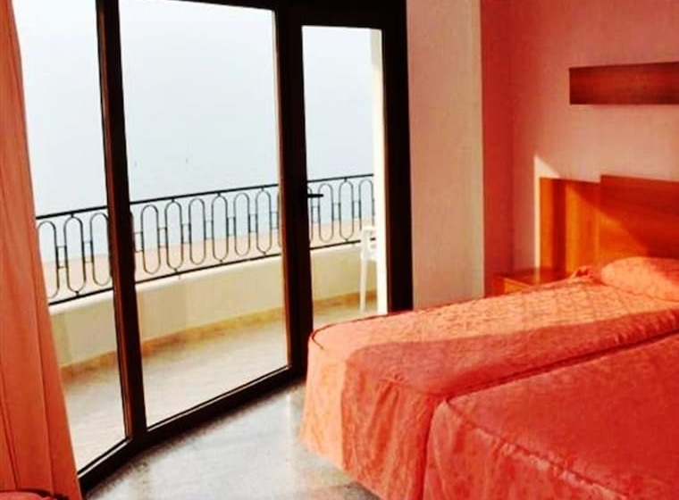 Triple Room Sea View, Haromar