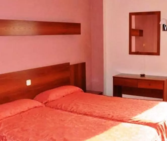 Üç Kişilik Standart Oda, Haromar