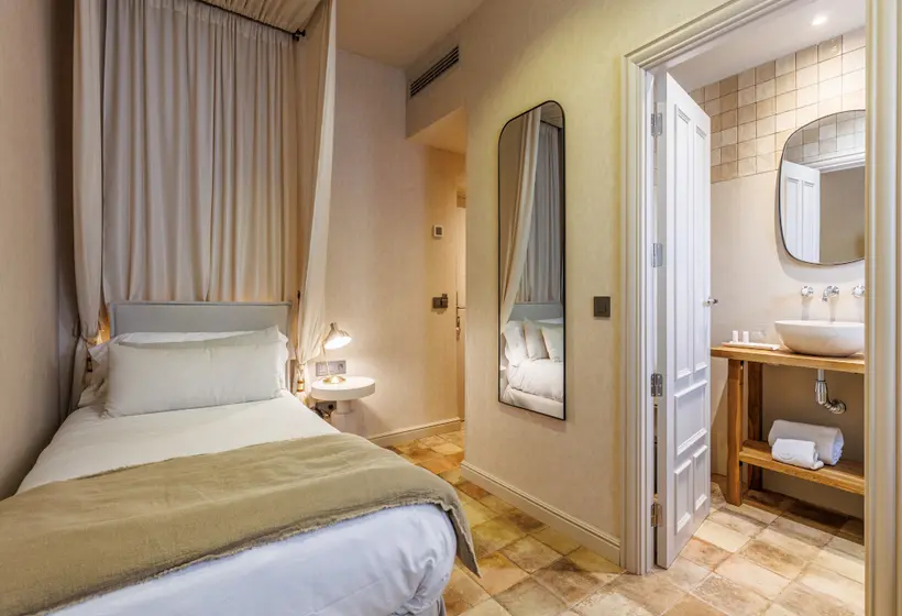 اتاق استاندارد یک نفره, Hoposa Uyal