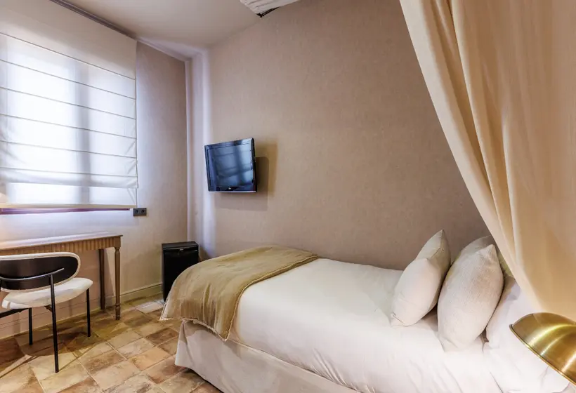 اتاق استاندارد یک نفره, Hoposa Uyal