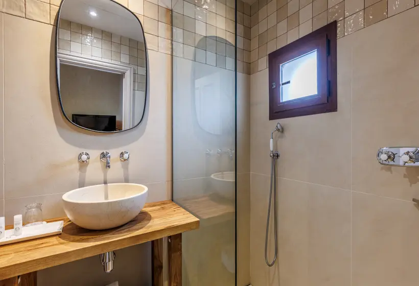 اتاق استاندارد یک نفره, Hoposa Uyal