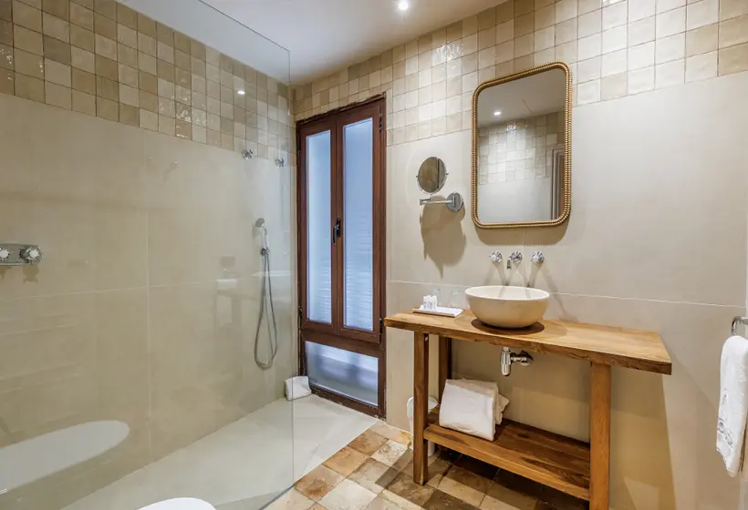 اتاق استاندارد, Hoposa Uyal