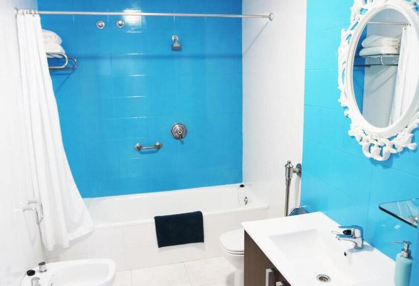 חדר סופריור עם מיטת קינג, Hugo Beach