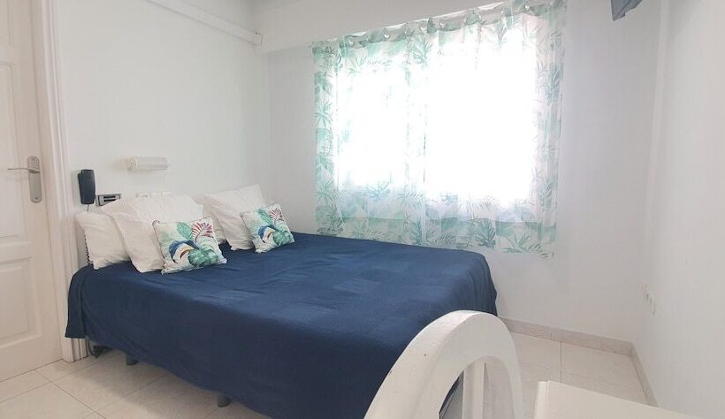 חדר סטנדרט יחיד, Hugo Beach