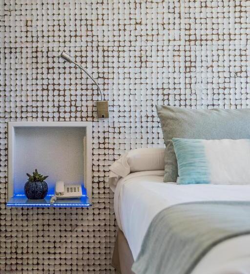 Quarto Estandar com Sacada, Lux Isla
