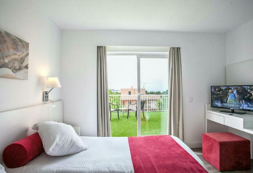 اتاق استاندارد یک تخته با بالکن, Morlans Garden