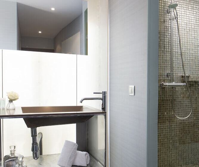 Comfort room with view, Ramblas Internacional