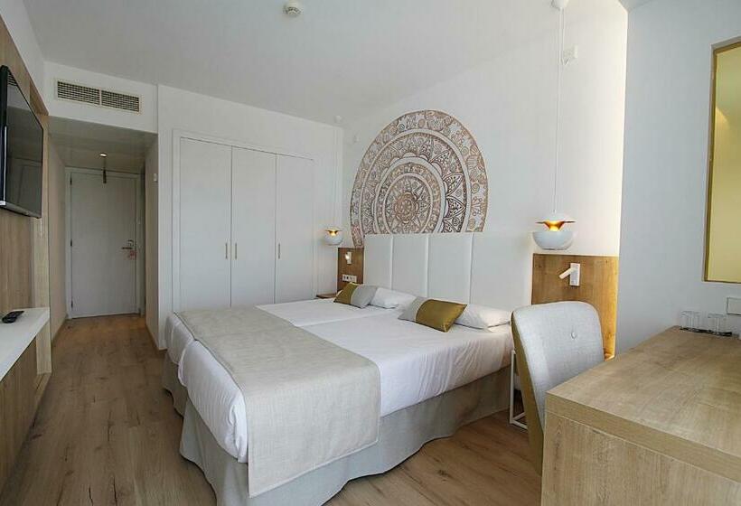 اتاق استاندارد با چشمانداز استخر, Bg Rei Del Mediterrani