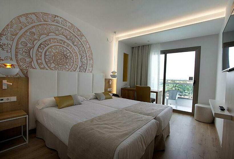 اتاق استاندارد با چشمانداز استخر, Bg Rei Del Mediterrani