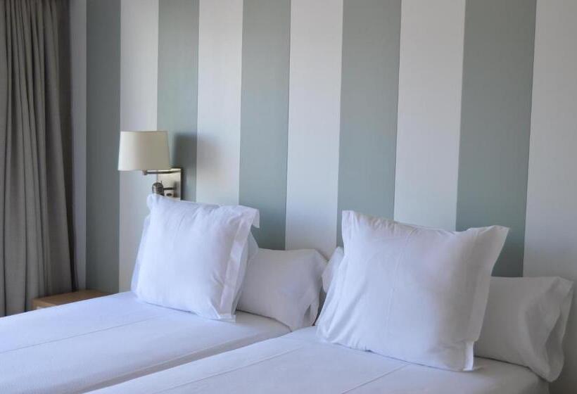 스탠다드 룸, Seth Santo Tomas