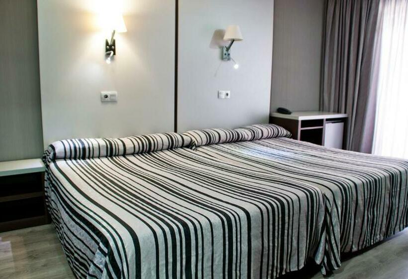 غرفة قياسية رباعية, Summer