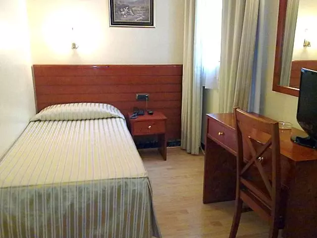 اتاق استاندارد یک نفره, Toledano Ramblas