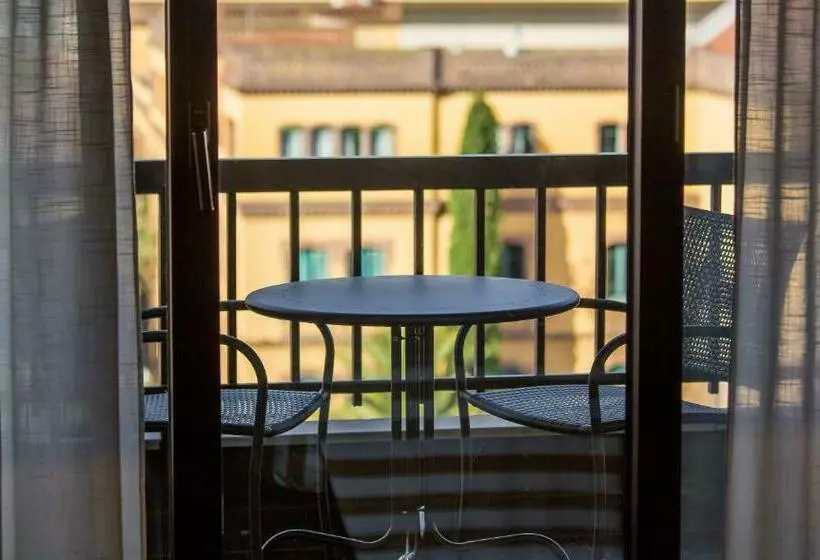 Camera Standard con Balcone, U232