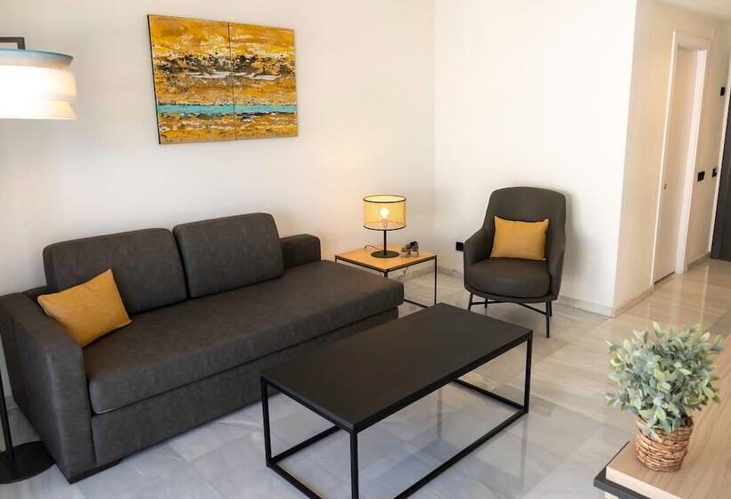 سوییت با چشم‌انداز دریا, Urh Sitges Playa