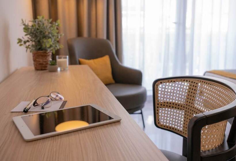 디럭스 룸 측면 바다 전망, Urh Sitges Playa