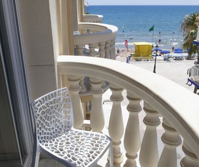 디럭스 룸 측면 바다 전망, Urh Sitges Playa