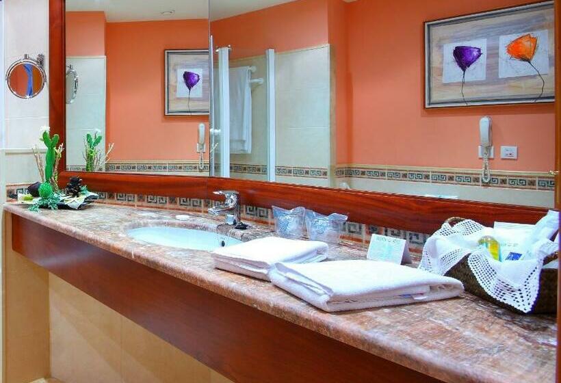 غرفة قياسية مطلّة علي حمام السباحة, Valentin Star Menorca - Adults Only