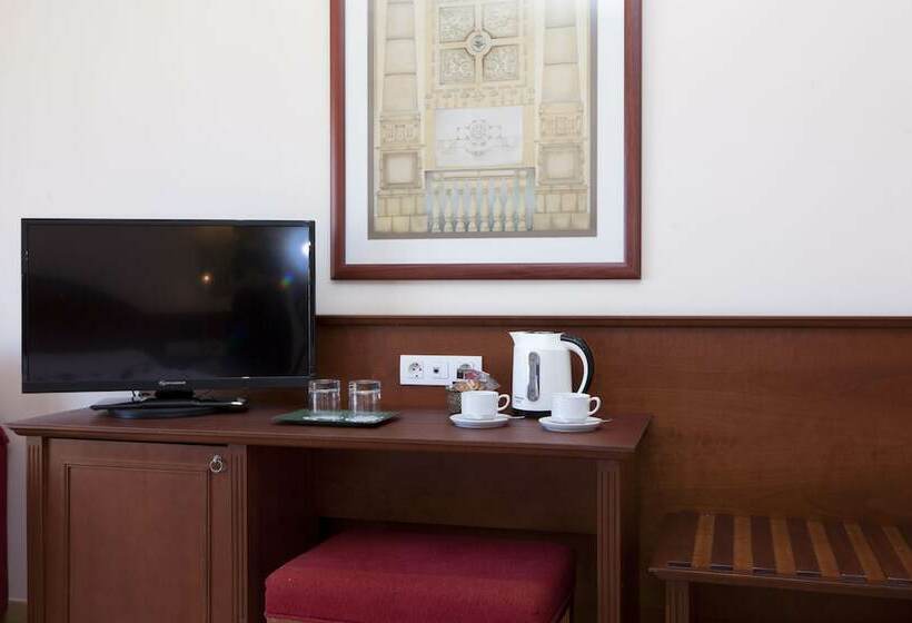 غرفة قياسية مطلّة علي حمام السباحة, Valentin Star Menorca - Adults Only