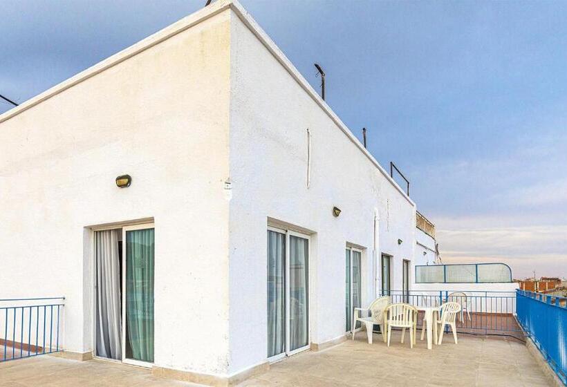 חדר סטנדרט לשלושה עם מרפסת, Vila Calella