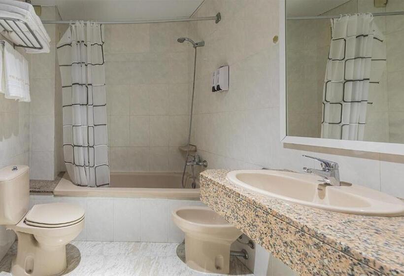 חדר סטנדרט לשלושה עם מרפסת, Vila Calella